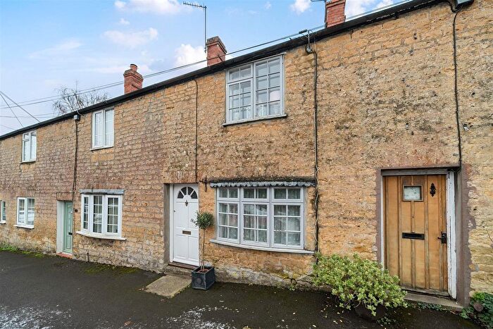 2 Bedroom Property For Sale In Lyme Road, Crewkerne, TA18