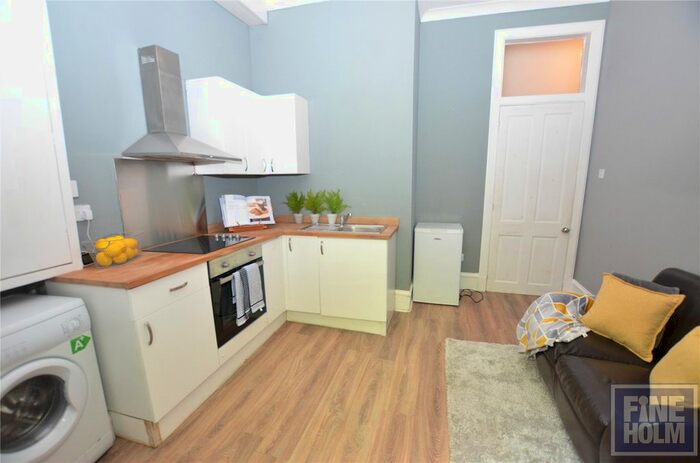 1 Bedroom Flat To Rent In Newlands Road, Cathcart, Glasgow, G44