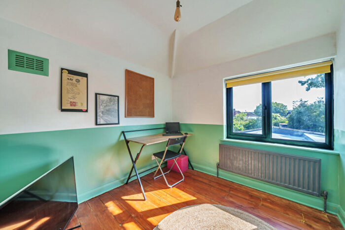 3 Bedroom End Of Terrace House For Sale In Charter Square, Kingston Upon Thames, KT1