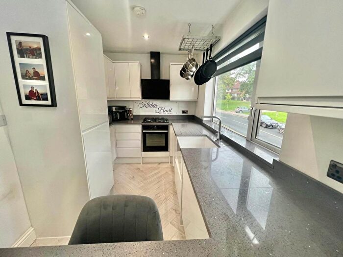 2 Bedroom Maisonette For Sale In Crescent Road, Brentwood, CM14