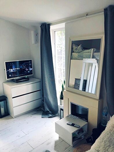 Studio To Rent In Colney Hatch Lane, London, N10