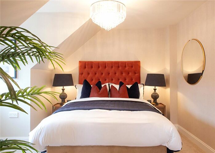 1 Bedroom Apartment For Sale In Reading Road, Wokingham, Berkshire, RG41