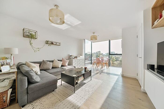 1 Bedroom Flat For Sale In Highgate Hill, London, N19