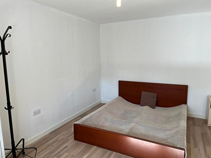 1 Bedroom Terraced Bungalow To Rent In Western Road, Mitcham, CR4