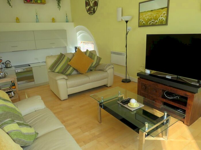 2 Bedroom Flat To Rent In Electric Wharf, Coventry, CV1