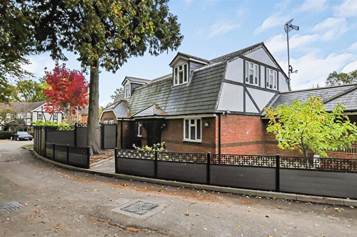 5 Bedroom Detached House For Sale In Hazel Road, Park Street, St. Albans, AL2
