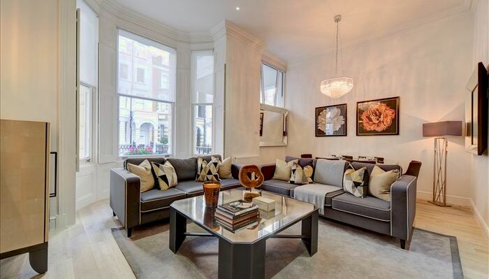 4 Bedroom Flat To Rent In Somerset Court, London, W8