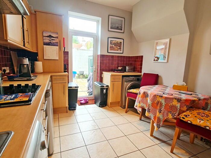 1 Bedroom Flat For Sale In Chatsworth Road, Charminster, Bournemouth, BH8