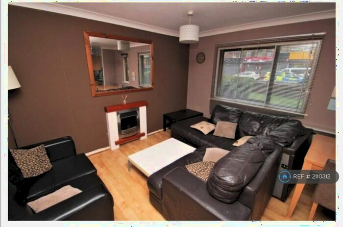 2 Bedroom Flat To Rent In High Road, London, E11