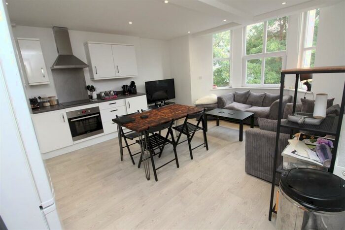 2 Bedroom Flat To Rent In Gold Tops, Newport, NP20