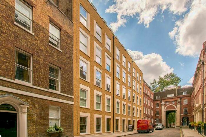 3 Bedroom Flat To Rent In Essex Street, Temple, WC2R