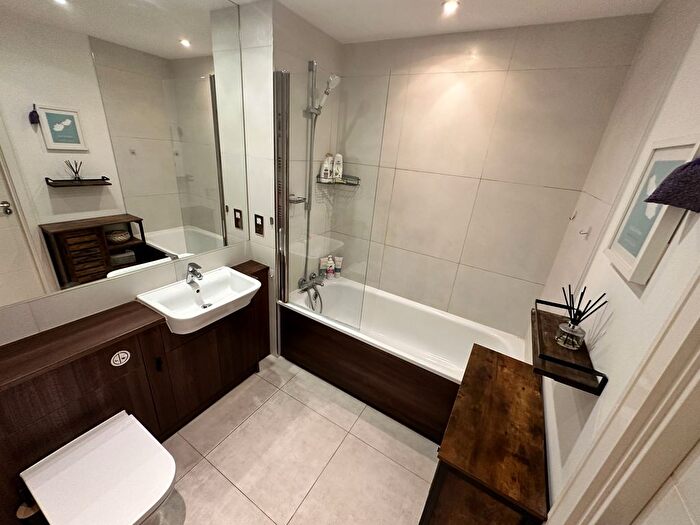 2 Bedroom Flat For Sale In Dickens Yard, London, W5