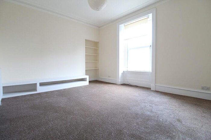 2 Bedroom Flat To Rent In Victoria Road, Second Left, AB11
