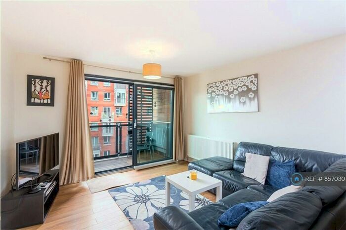 2 Bedroom Flat To Rent In Hornsey Street, London, N7
