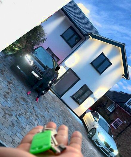 5 Bedroom Semi-Detached House To Rent In Robinson Avenue, Cuffley EN7