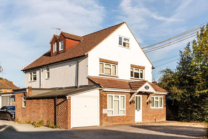 1 Bedroom Flat To Rent In Brookhill Road, Copthorne, RH10