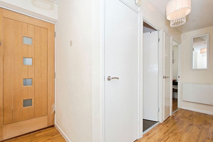 2 Bedroom Flat For Sale In Corrie Road, Cambridge, Cambridgeshire, CB1