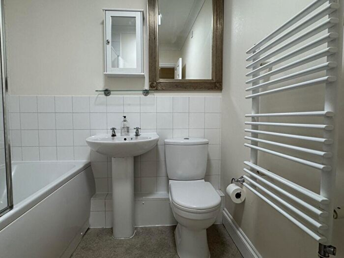 2 Bedroom Apartment To Rent In Swan Court, Paradise Street, OX1