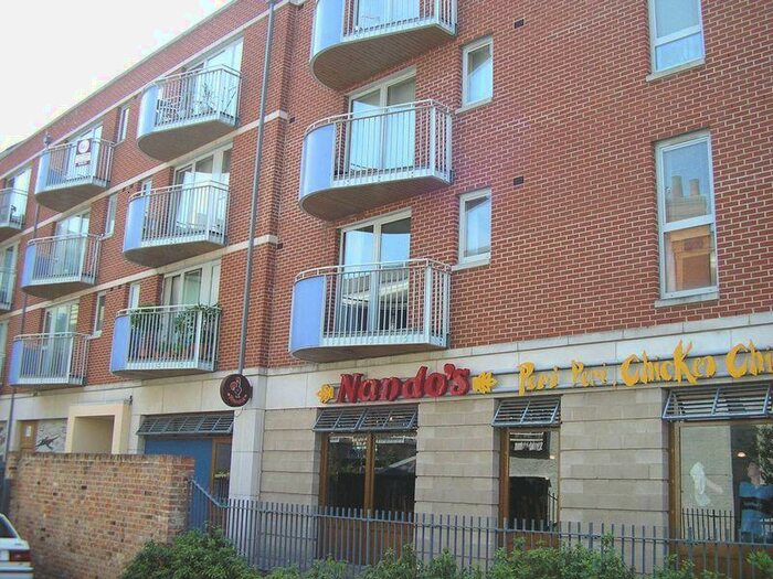 2 Bedroom Flat To Rent In The Oaks Square, Epsom, KT19