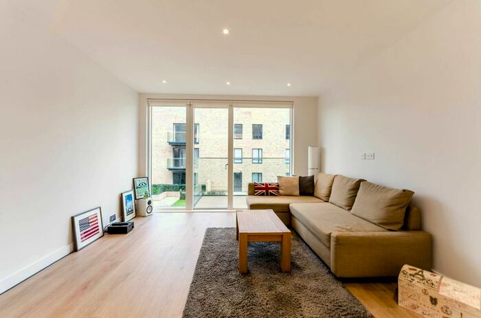 1 Bedroom Flat To Rent In Heritage Walk, Kew Bridge, Brentford, TW8
