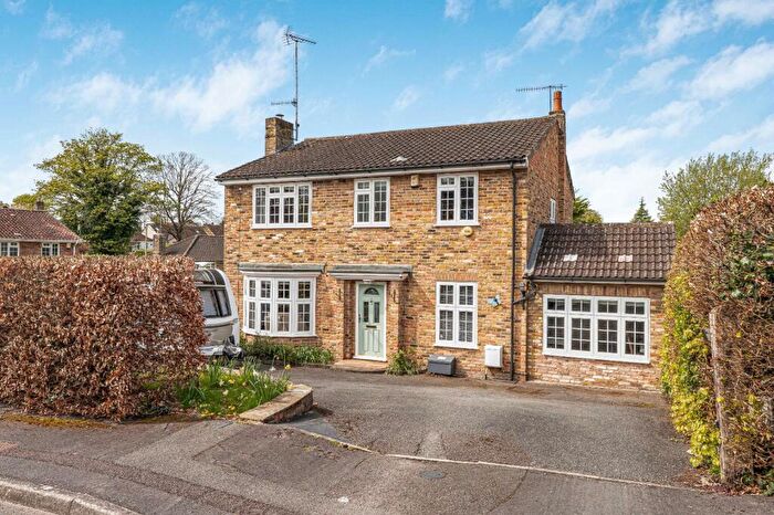 4 Bedroom Detached House For Sale In Curtis Road, Alton, Hampshire, GU34