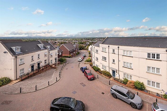 2 Bedroom Flat For Sale In Taylor Close, Tonbridge, TN9