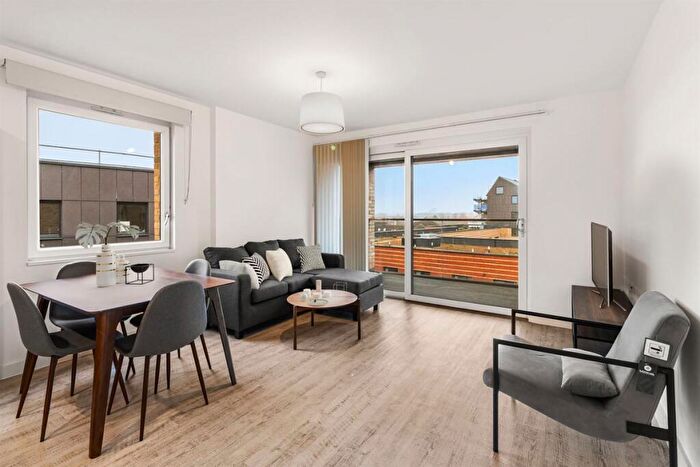 3 Bedroom Flat To Rent In Fizzy Walthamstow, D Blackhorse Lane, Walthamstow, E17