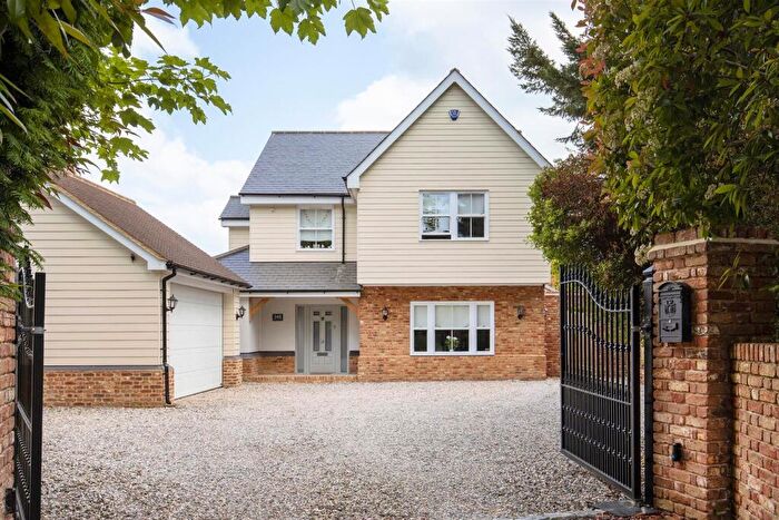 4 Bedroom Detached House For Sale In Ware Road, Hailey - Impressive Family Home, SG13