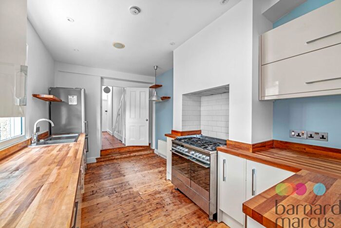 1 Bedroom Flat To Rent In Lascotts Road, Wood Green, N22