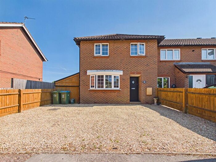 3 Bedroom End Of Terrace House For Sale In Kerry Close, Aylesbury, Buckinghamshire, HP19