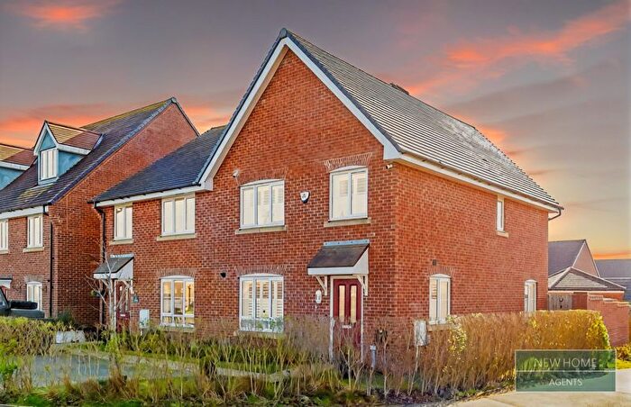 4 Bedroom Semi-Detached House For Sale In Stonemason Close, Woodford Halse, Daventry, NN11