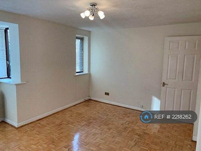 1 Bedroom Flat To Rent In Woodland Grove, Epping, CM16