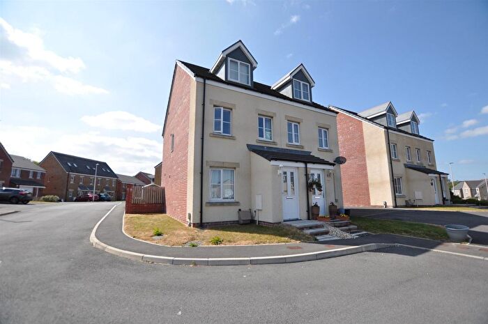 3 Bedroom Semi-Detached House To Rent In Maes Elen, Carmarthen, SA31