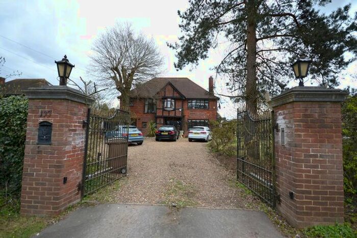 5 Bedroom Property To Rent In London Road, Luton LU1