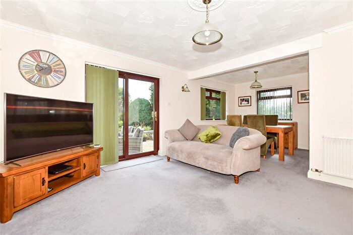 4 Bedroom Chalet For Sale In The Fairway, Dymchurch, Romney Marsh, Kent, TN29