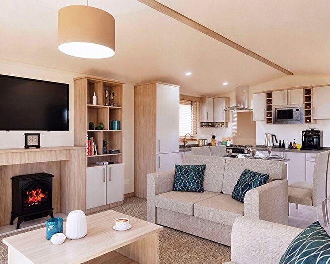 2 Bedroom Park Home For Sale In A Relaxed Woodland Base Ideal For Exploring Bournemouth And Hurn Forest, BH24