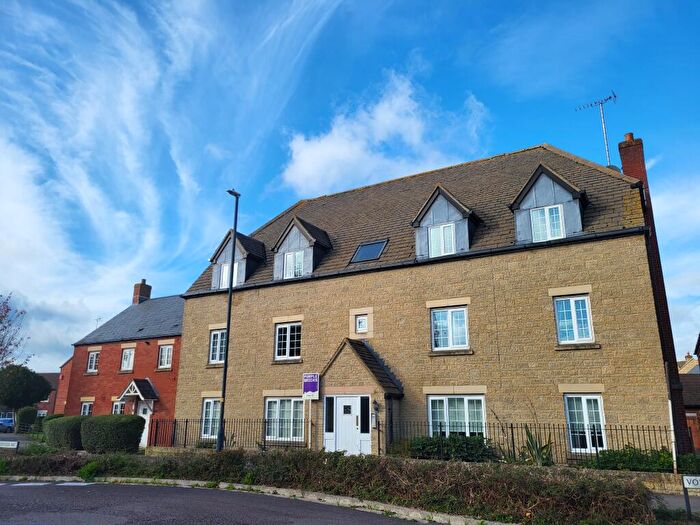 2 Bedroom Apartment To Rent In Mir Crescent, Swindon, SN25