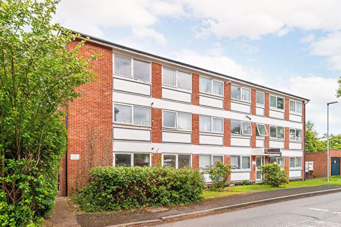 2 Bedroom Flat For Sale In Stratford Court, New Malden, KT3