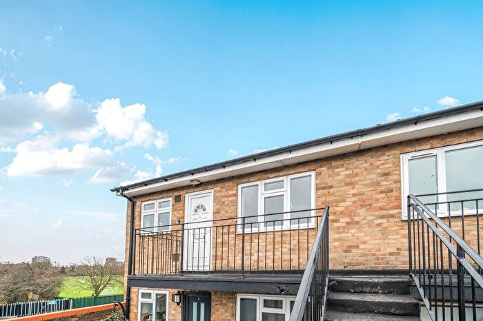 2 Bedroom Flat For Sale In Peregrine Road, Sunbury On Thames, TW16