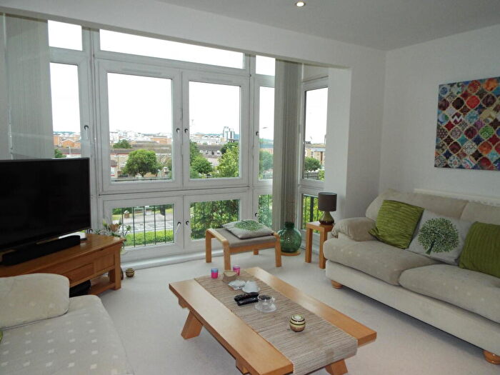 2 Bedroom Apartment To Rent In Forio House, Lloyd George Avenue, CF10