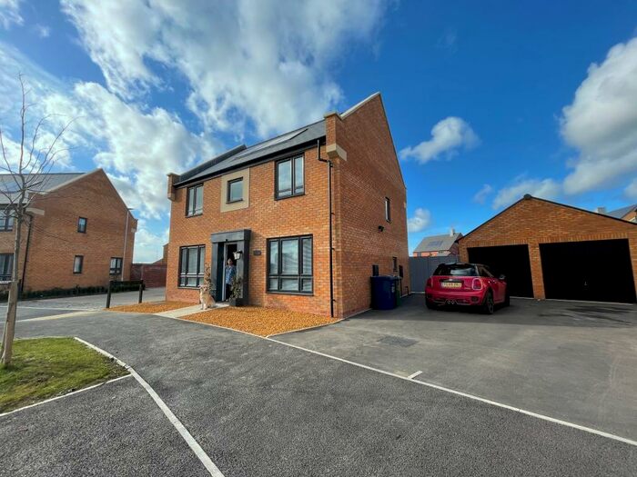 4 Bedroom Detached House To Rent In Sapphire Road, Bishops Cleeve, GL52