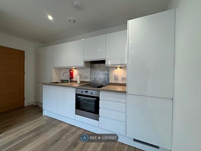 1 Bedroom Flat To Rent In Desborough Road, High Wycombe, HP11