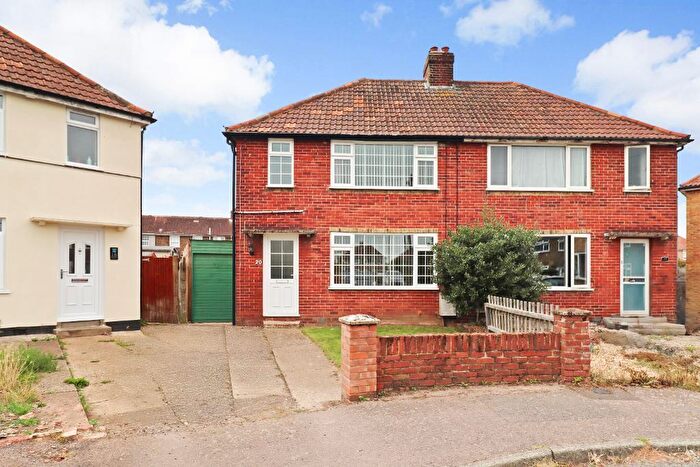 3 Bedroom Semi-Detached House For Sale In Sheldon Close, Aylesham, Canterbury, Kent, CT3