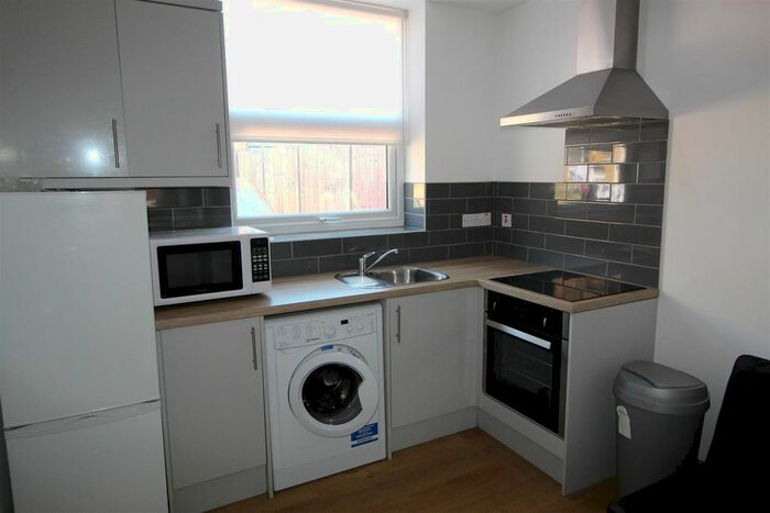 1 Bedroom Flat To Rent In Victoria Street, Englefield Green, Egham, TW20