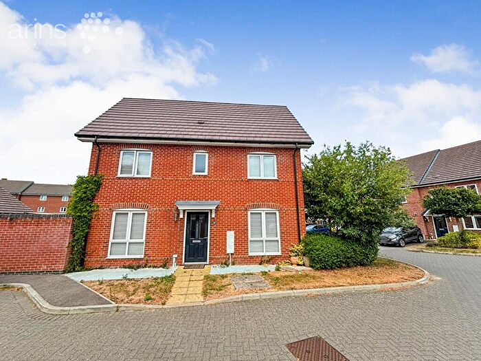 3 Bedroom Semi-Detached House To Rent In Appleby Walk, Spencers Wood, Reading, RG7