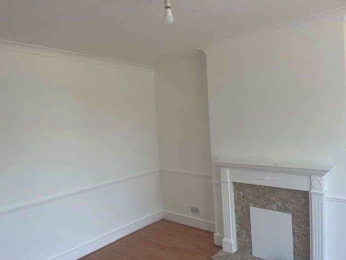 2 Bedroom Flat To Rent In Courthill Road, London, SE13