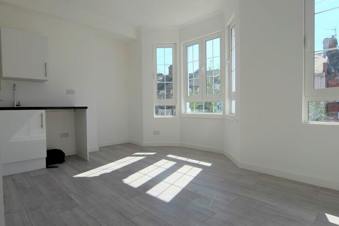 Studio To Rent In Brownlow Road, London, Harlesden, Willesden Green, NW10