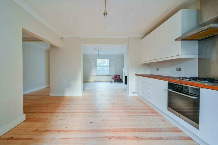 2 Bedroom Maisonette To Rent In Camden Park Road, Camden, London, NW1