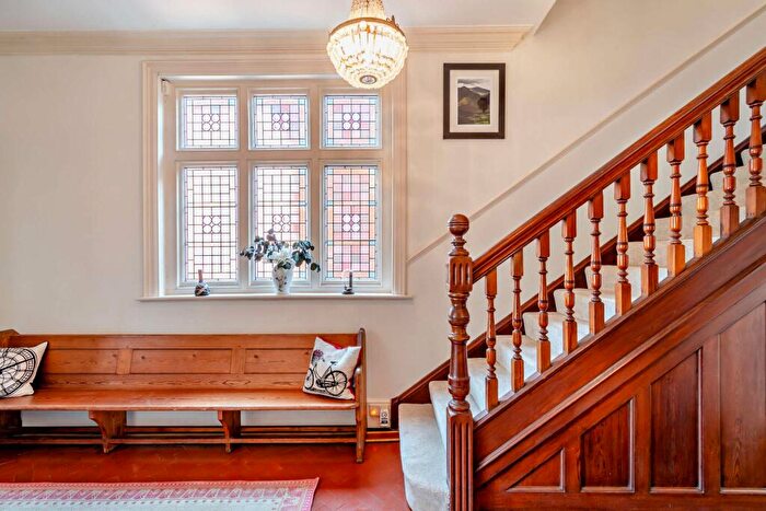 5 Bedroom Character Property For Sale In Oxford Road, Banbury, OX16