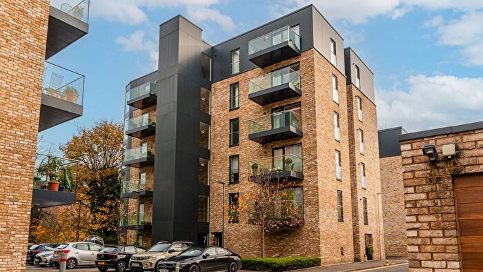 2 Bedroom Flat For Sale In Hamilton Gardens, /, Botanics, G12